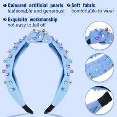Détails du serre-tete perles rose, motif croise raffiné.