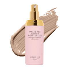 Flacon Winky Lux Hydratant teinté au thé blanc SPF30, texture légère prête à l'application.