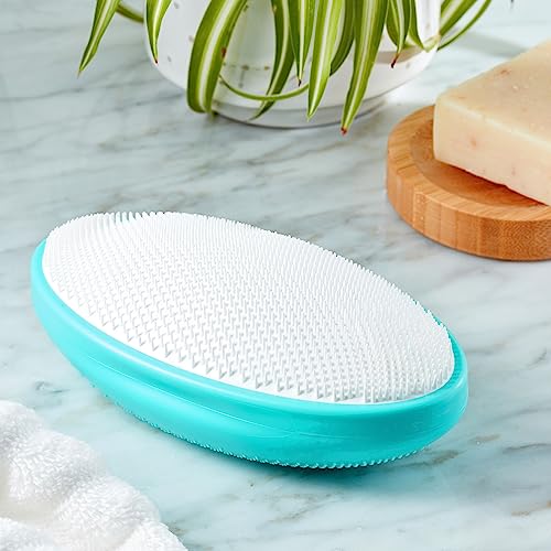 Routine quotidienne d'exfoliation avec WIZKER, peau mieux préparée pour rasage.