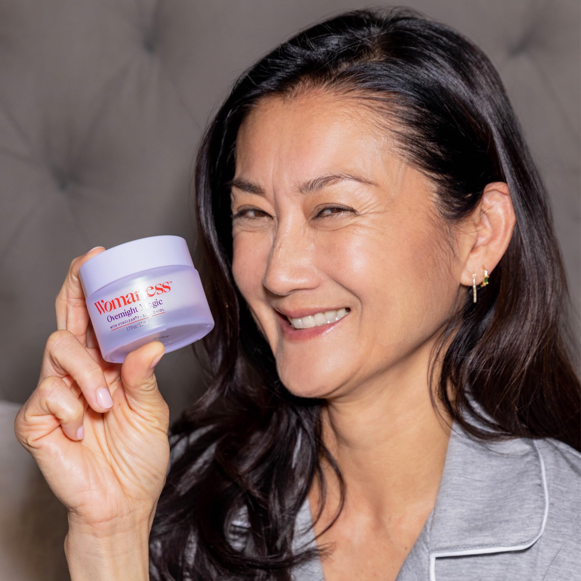 Womaness bouteille-pompe-creme-visage: flacon pratique pour routine rapide.