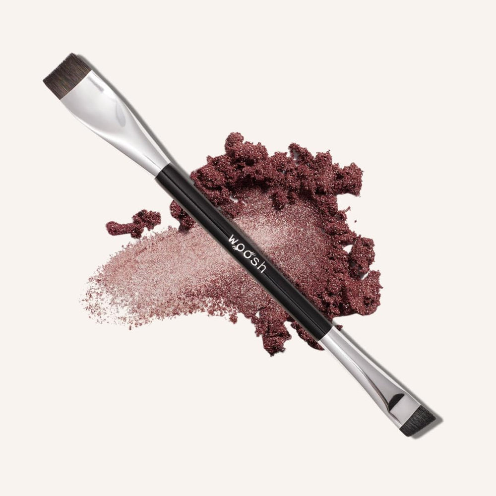 Woosh Arc Brush embout en forme C, épouse les contours pour un regard net.