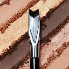 Poils doux et vegan du Woosh Corner Brush Eye Stamper.