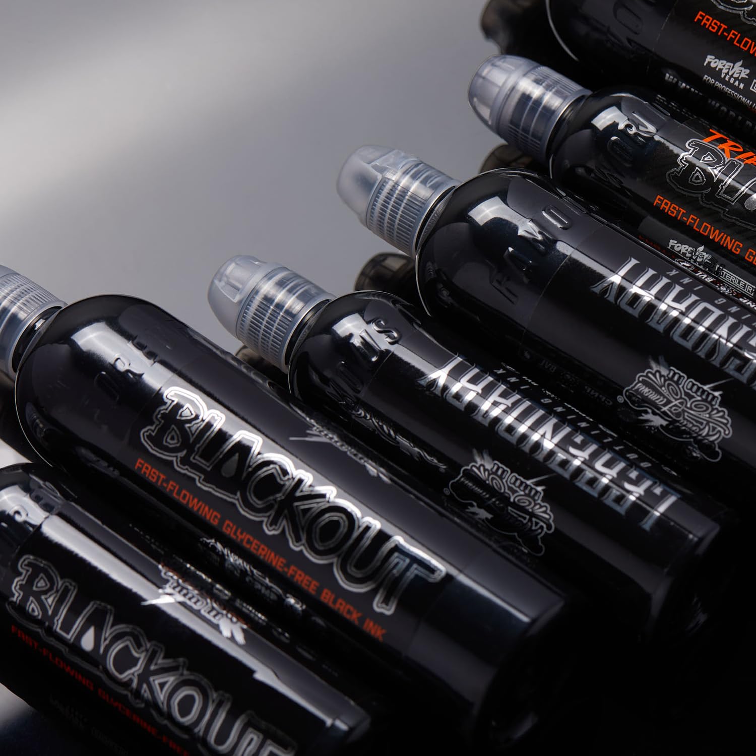 World Famous Tattoo Ink – saturation rapide pour ombrage et contour homogène.