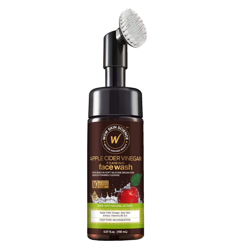WOW Skin Science brosse-visage silicone pour exfolier en douceur et nettoyer les pores.