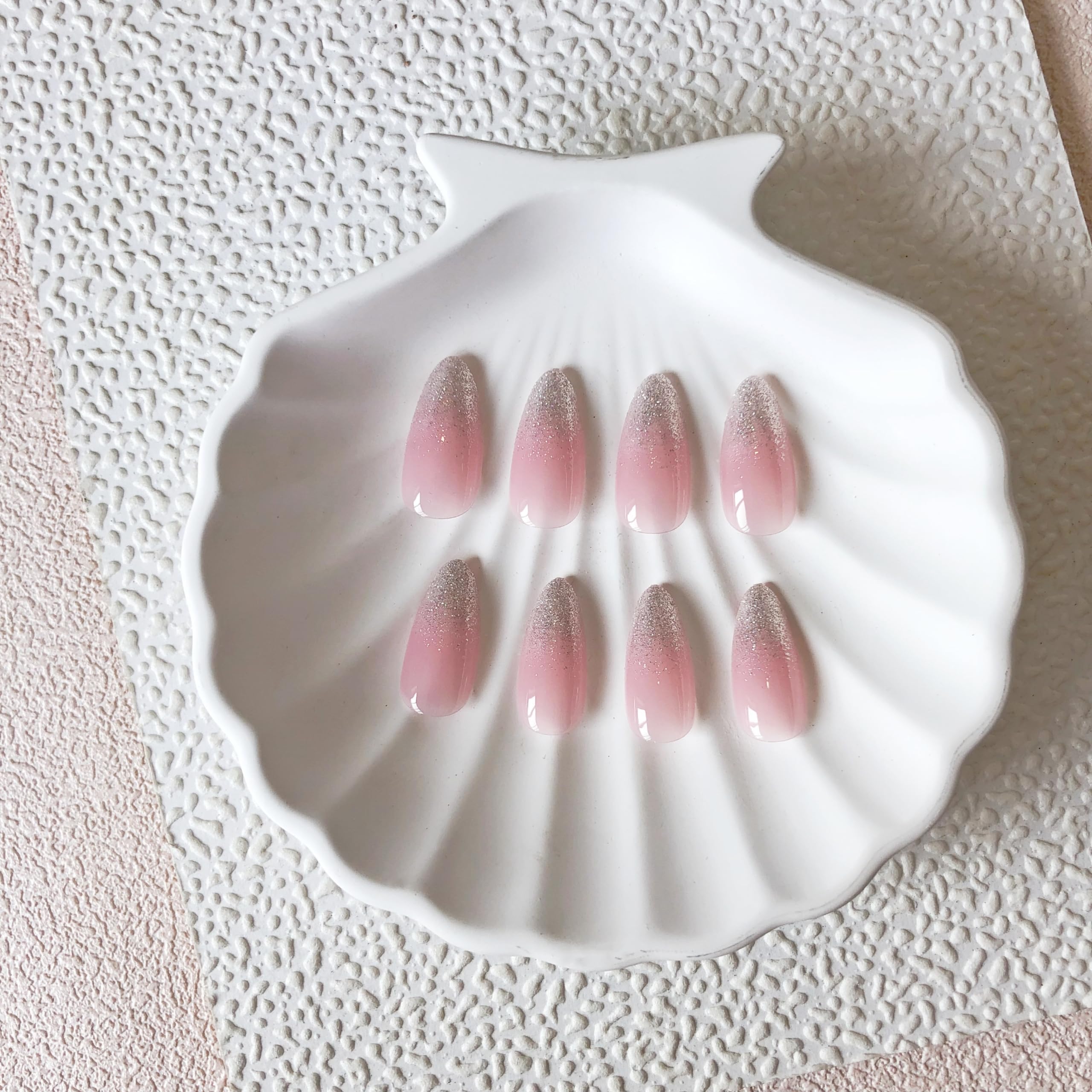 Finition lisse et brillante, application sans lampe UV grâce au gel