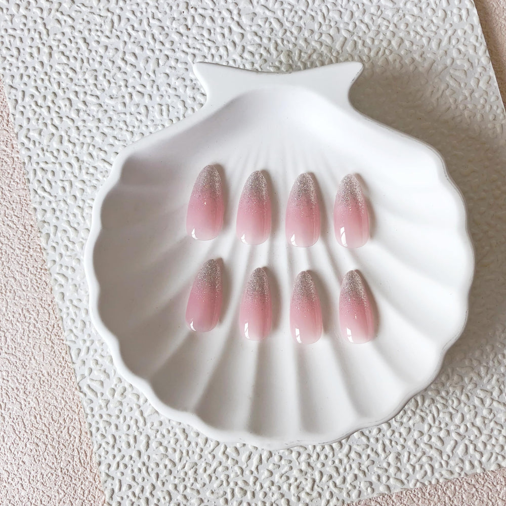 Finition lisse et brillante, application sans lampe UV grâce au gel