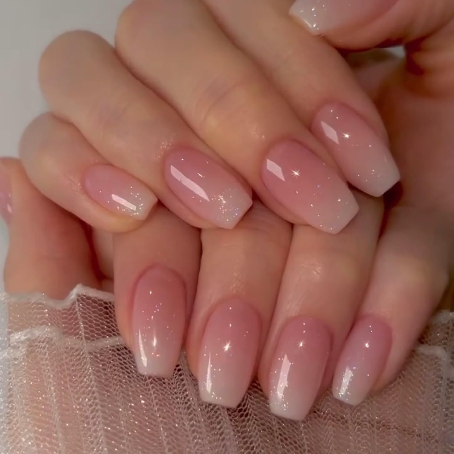 XCREANDO Glitter Ombre Rose sur ongles Ballerine, allure raffinée prête en minutes.