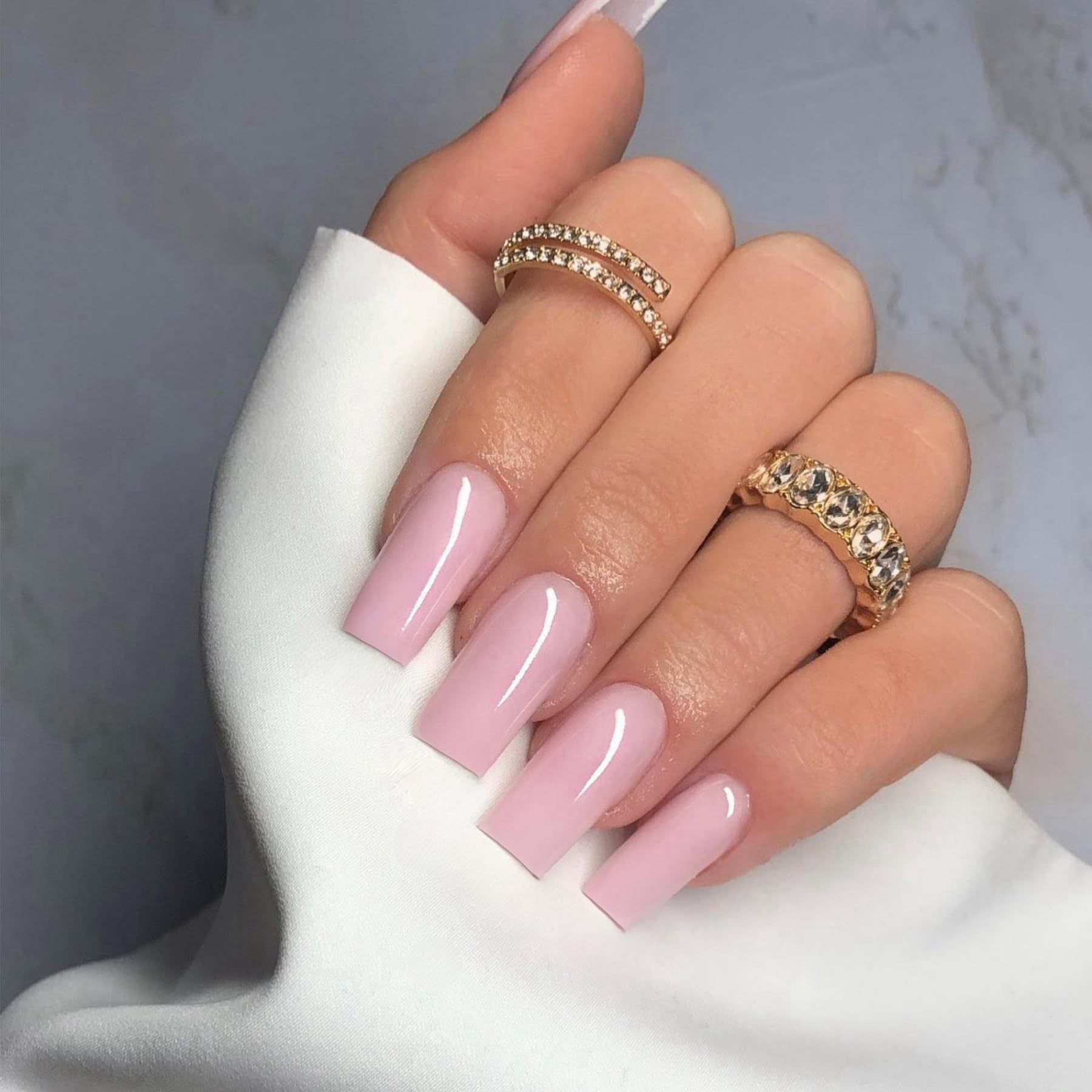 XCREANDO ongles à coller rose, fini carré, application rapide et aspect naturel.
