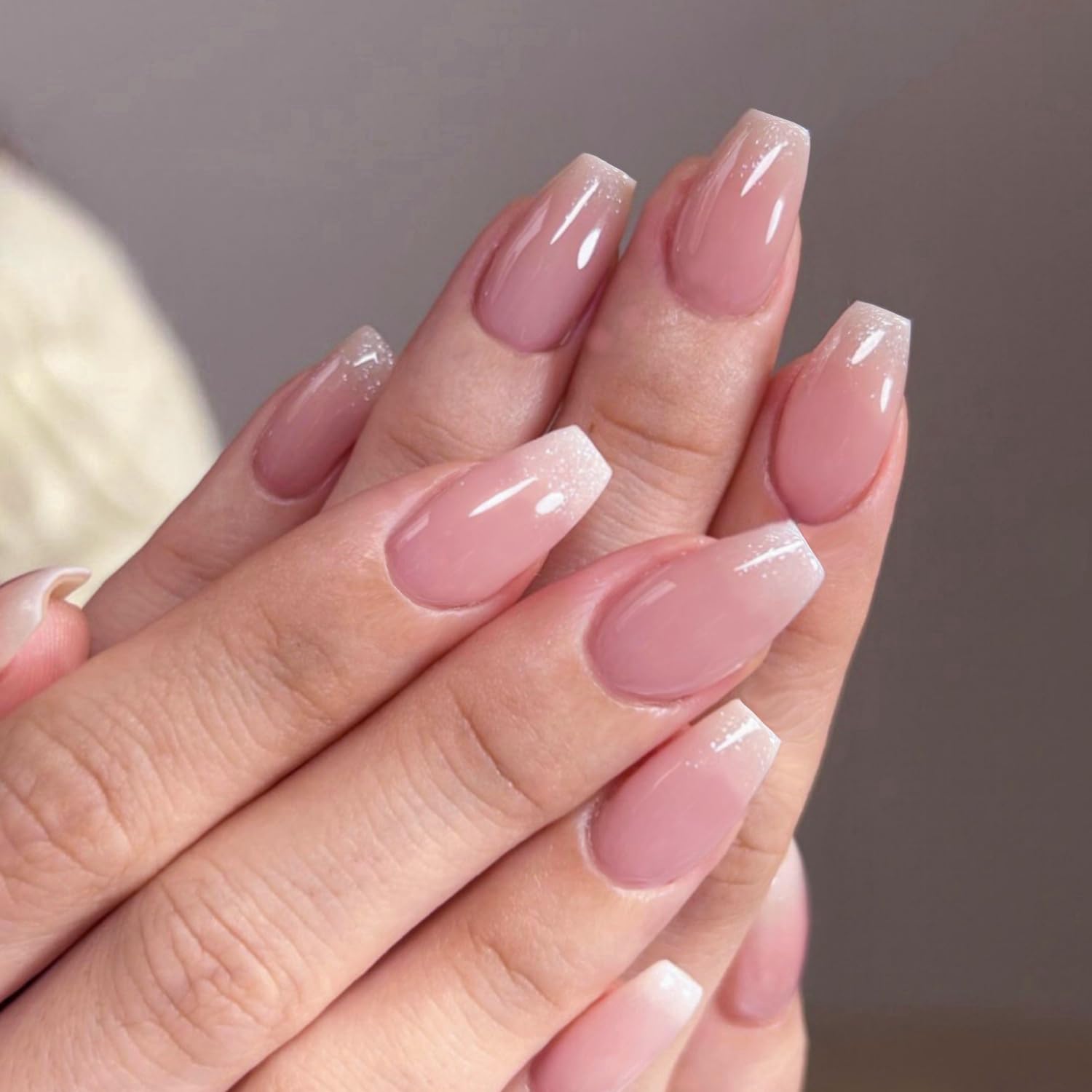 XCREANDO Ongles acryliques Rose, longueur moyenne et allure salon durable.