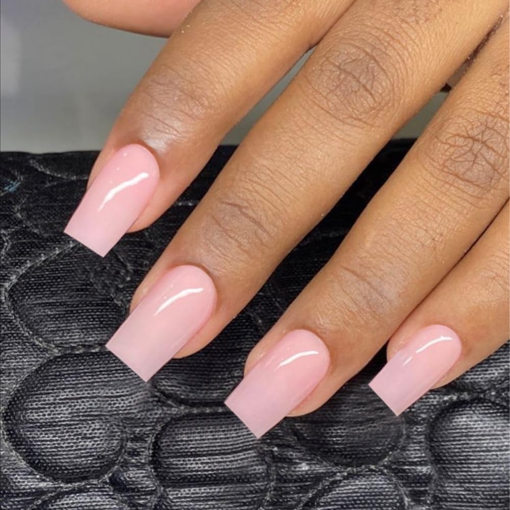 Les ongles XCREANDO rose, forme carré, adaptées aux tenues quotidiennes.