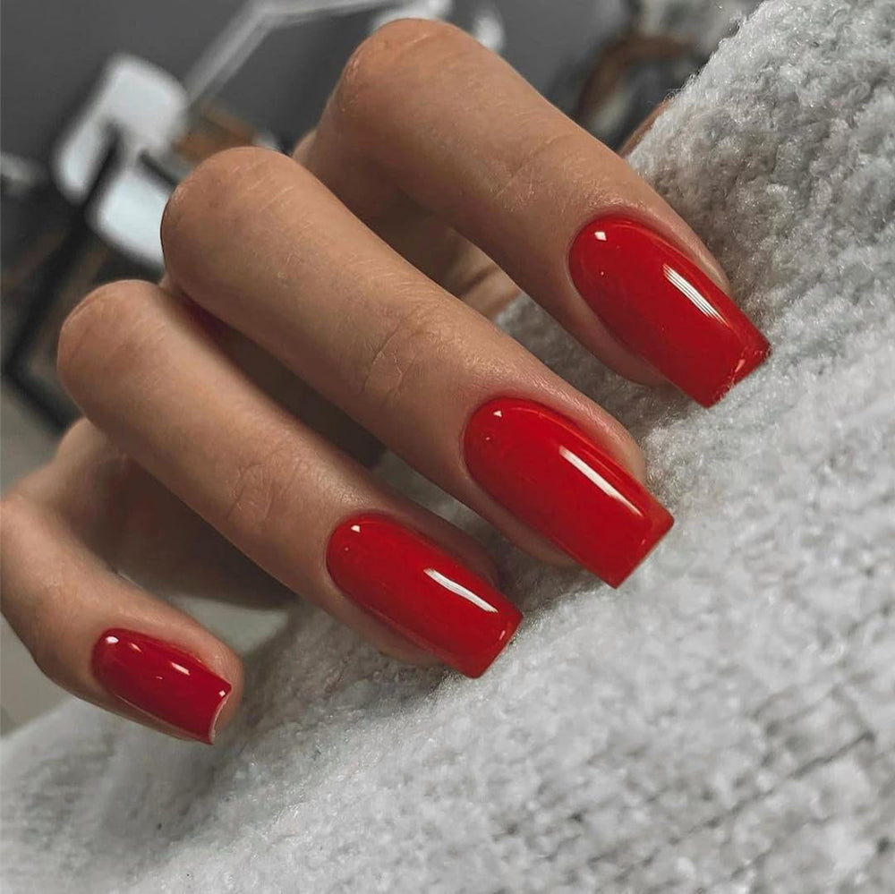 Les ongles pressés XCREANDO rouges carrés moyens offrent teinte vive et simplicité d'application.