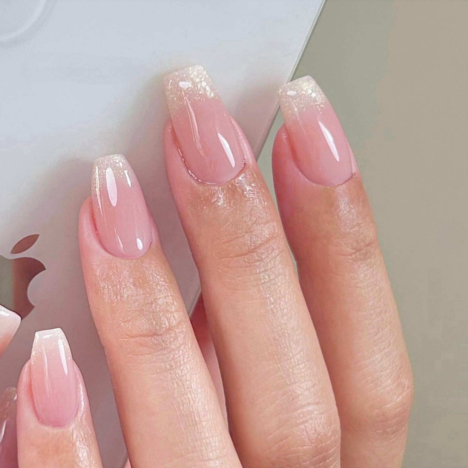 XCREANDO Press-On Rose, ongles glossés, application rapide et facile.