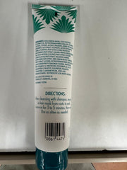 Le masque xHoob beurre-karité-huile-coco facilite le démêlage et apporte de la brillance.