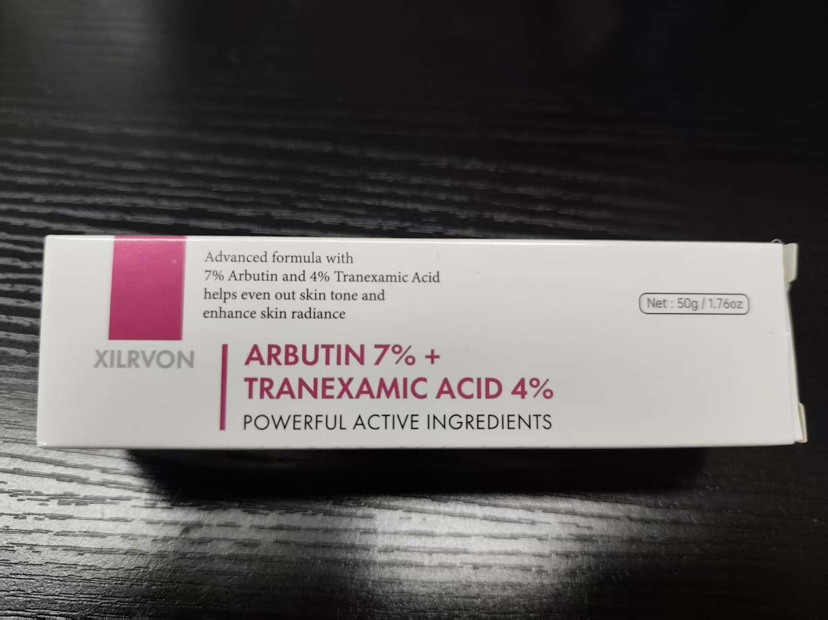 Ingrédients clés arbutine et niacinamide pour éclairer et renforcer la barrière cutanée