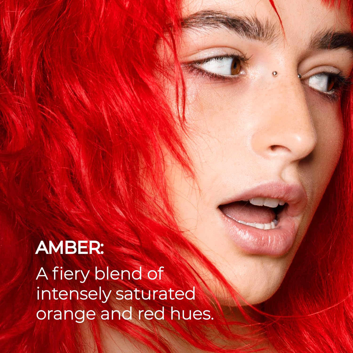 Texture crémeuse du Masque Ambre dépose le pigment uniformément sur les cheveux.