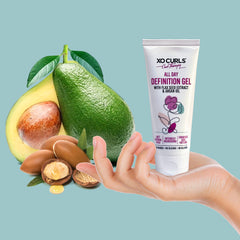 Boucles bien définies grâce au Gel XO Curls All Day Definition.
