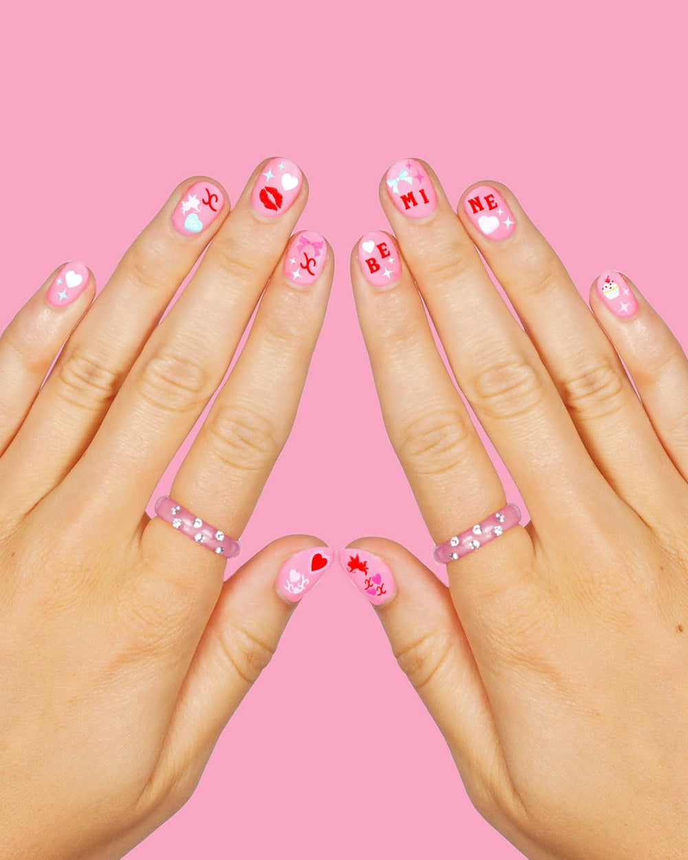 Design ongulaire xo-fetti rose, résultat rapide et ludique.