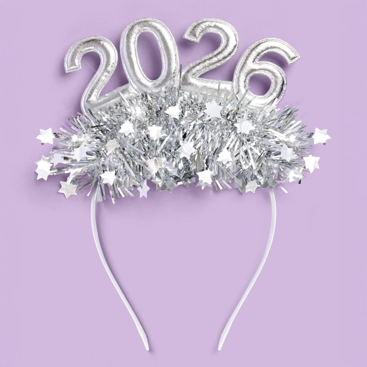 Bandeau argent xo-fetti 2026 avec paillettes et etoiles, prêt pour selfies festifs.