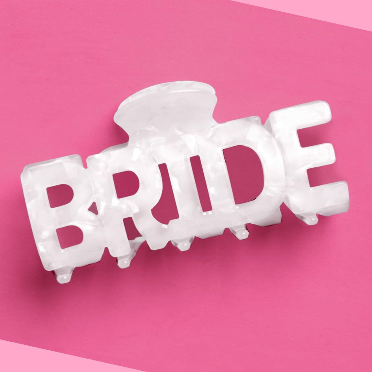Clip Bride XO Fetti, marbre blanc, gros plan élégant et durable.