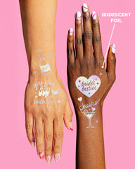 Texte festif xo-fetti sur tatouage, parfait pour les toasts.