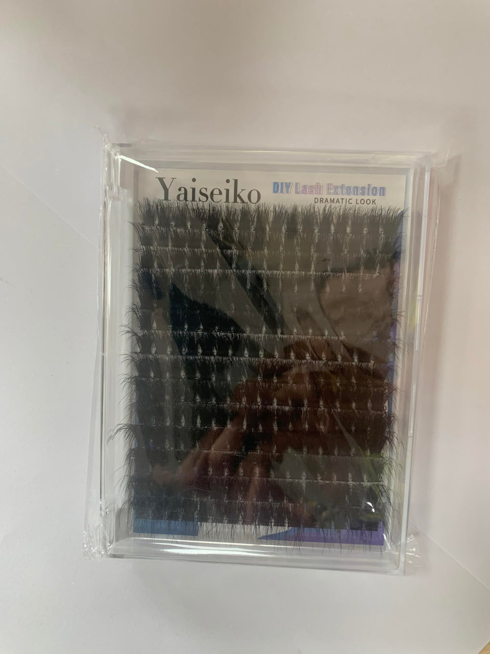 Yaiseiko aspect noir mat pour un regard naturel et intense.