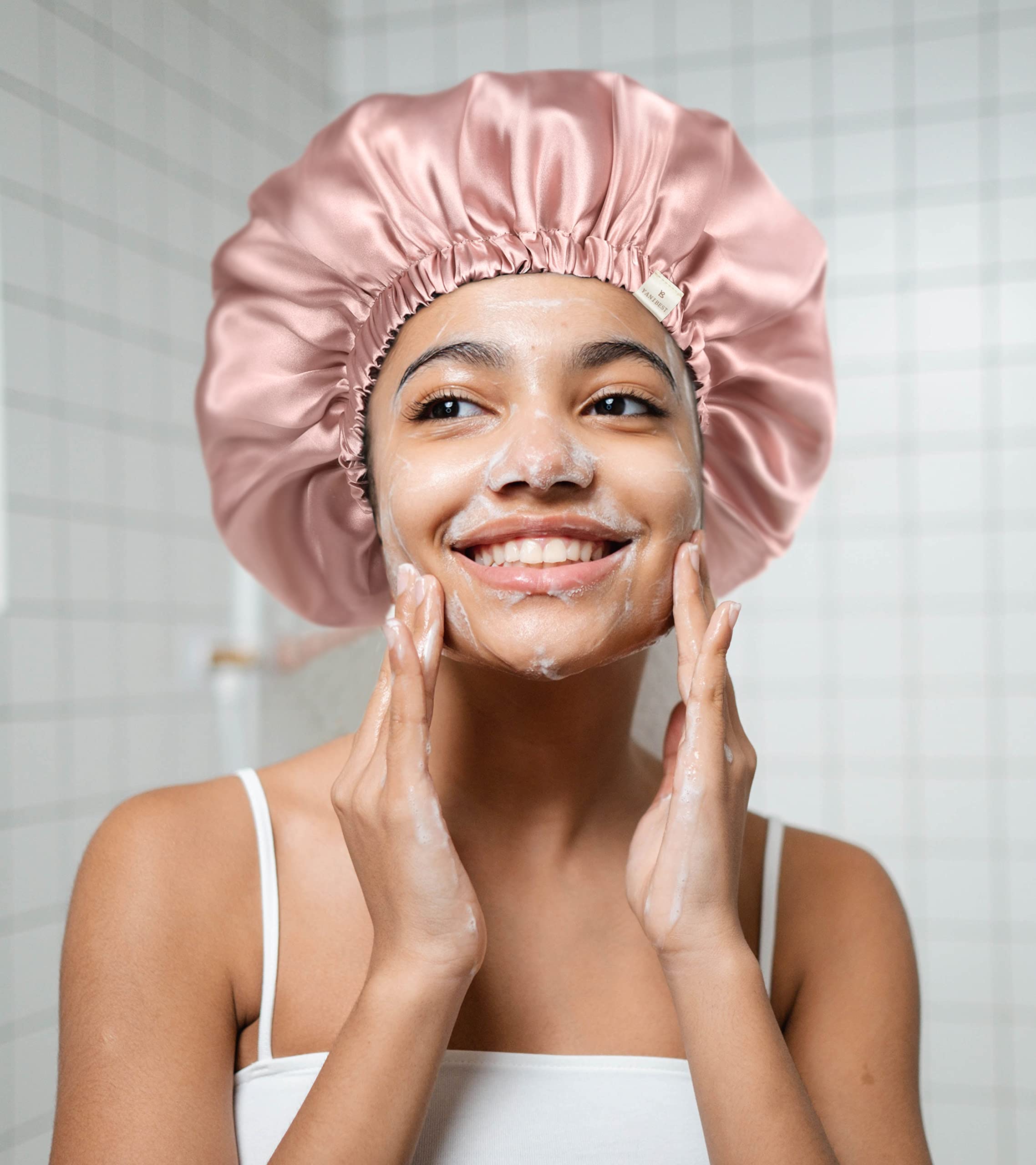 Yanibest bonnet satin anti-frisottis aide à préserver l'hydratation nocturne des cheveux.