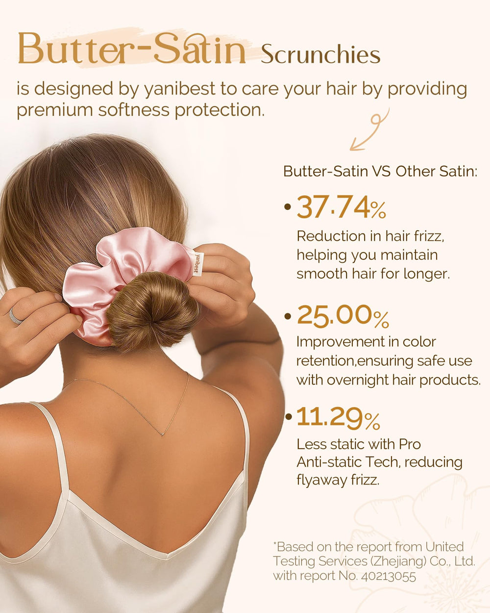 Yanibest élastiques satin portés au poignet pour un look rapide.