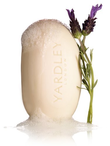 Arôme lavande Yardley London, parfum calmant pour routine nocturne.