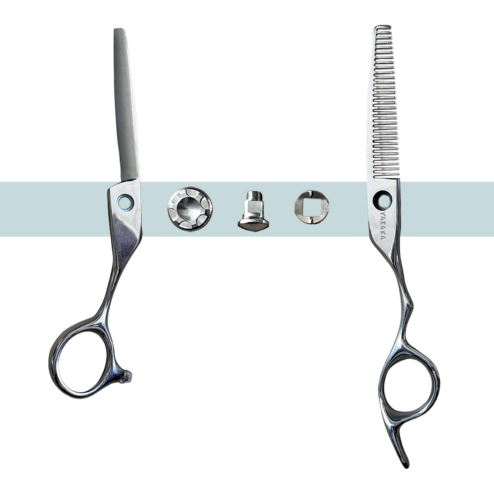 Accessoires inclus: peignes, clips et brosse pour ensemble complet.