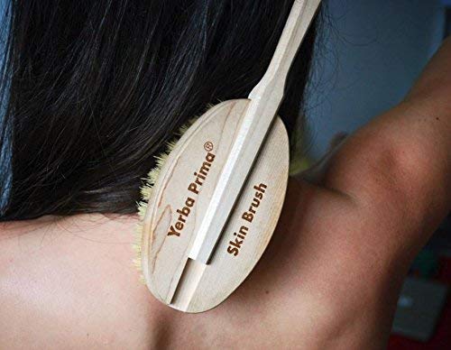 Routine de soin naturelle sans fibres synthétiques.