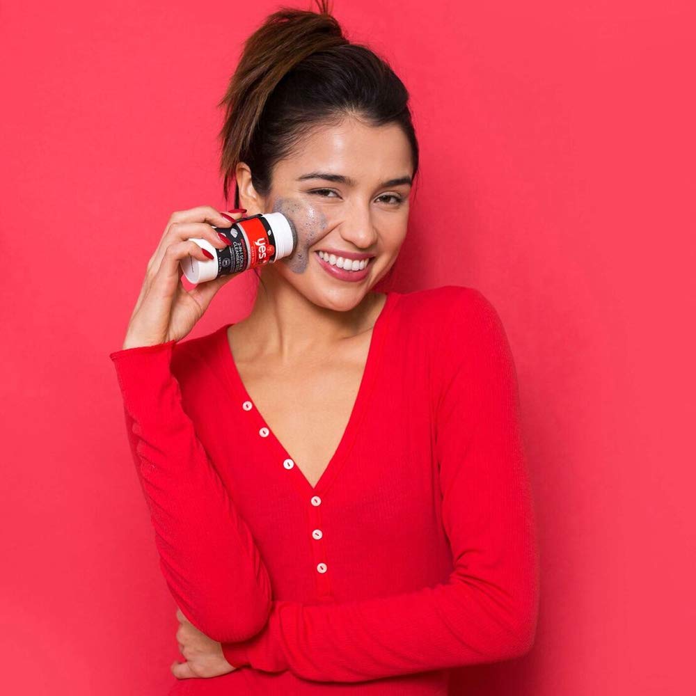 Yes To Tomatoes Stick extrait de tomate pour un teint naturel et frais.