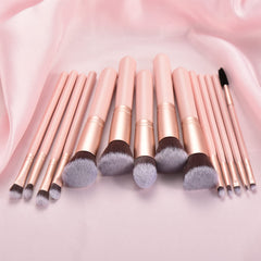 Pinceau fond de teint YJ-Anyue rose pour une application lisse et uniforme.