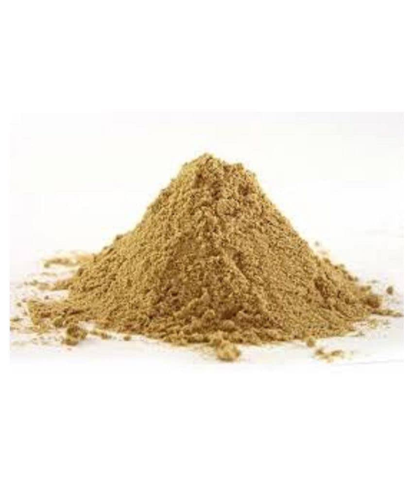 Mélange eau de rose et Multani Mitti pour revitaliser la peau.
