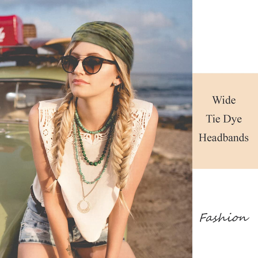 Bandeau Yonuf boho bleu tie-dye autour du cou comme accessoire polyvalent.