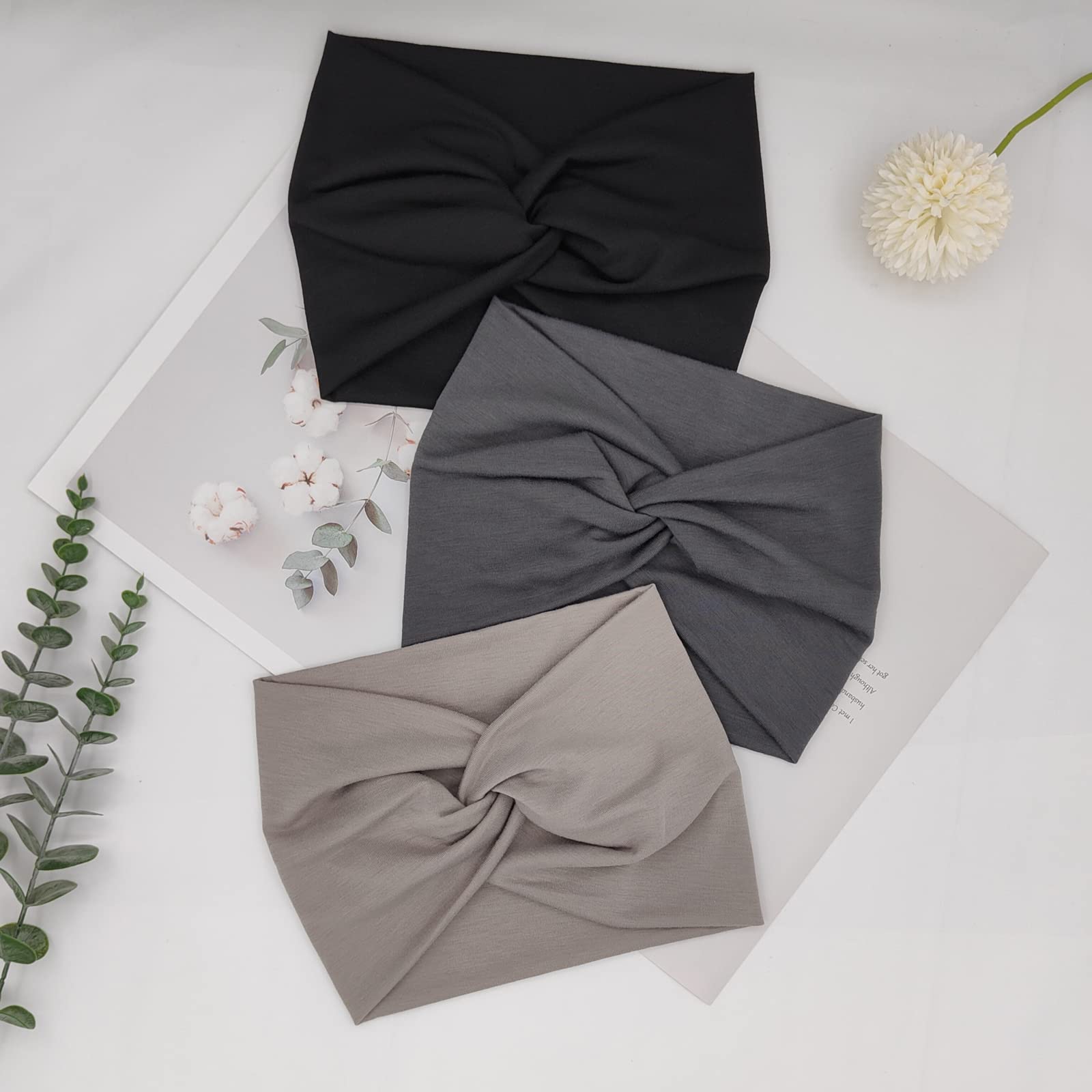 Bandeau YONUF en plusieurs couleurs, parfait pour assortir vos tenues quotidiennes.