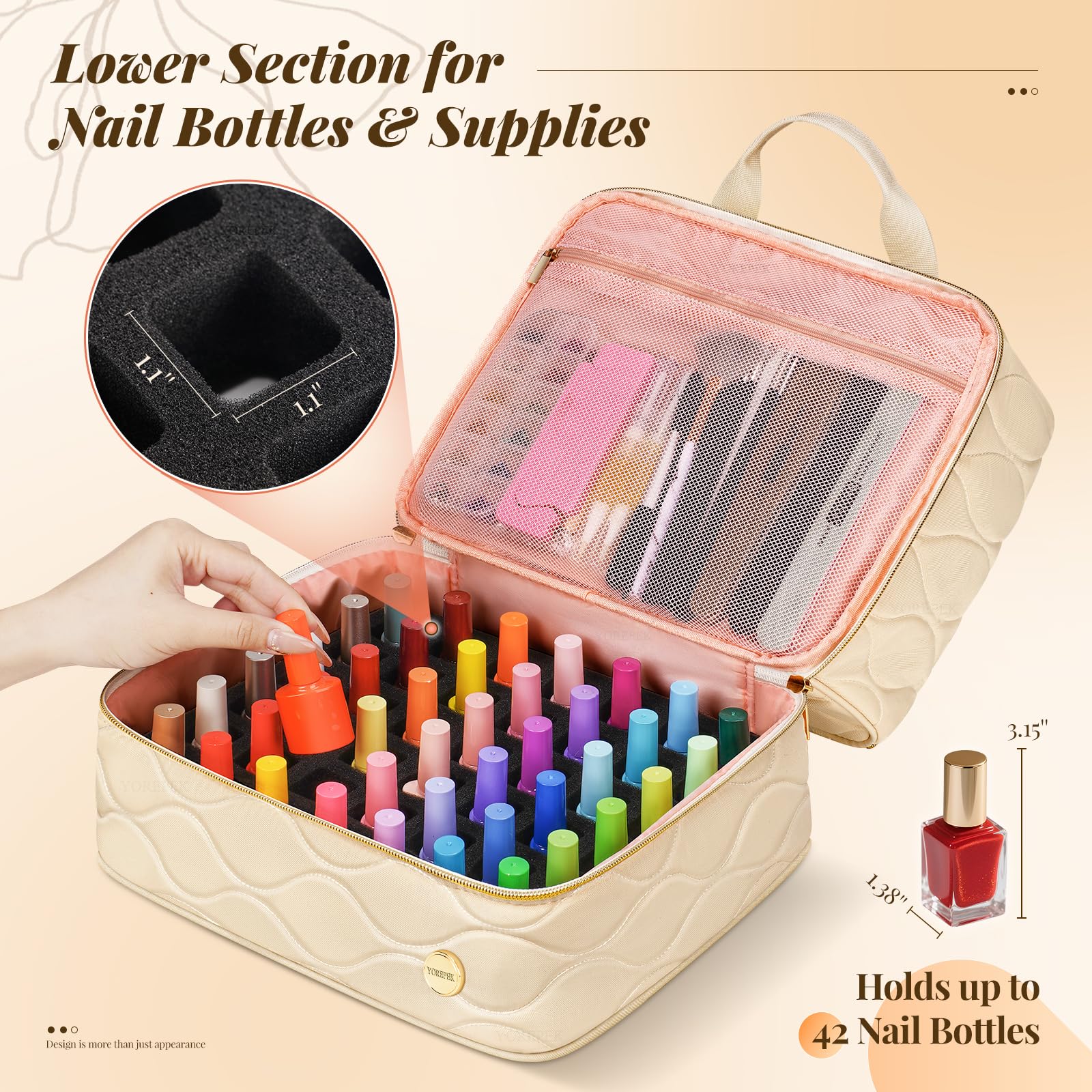Couche inférieure avec poche zippée en maille pour outils et accessoires.