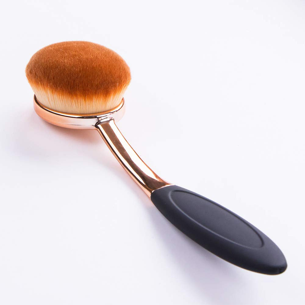 Finition flawless sur le visage avec le pinceau Yoseng.