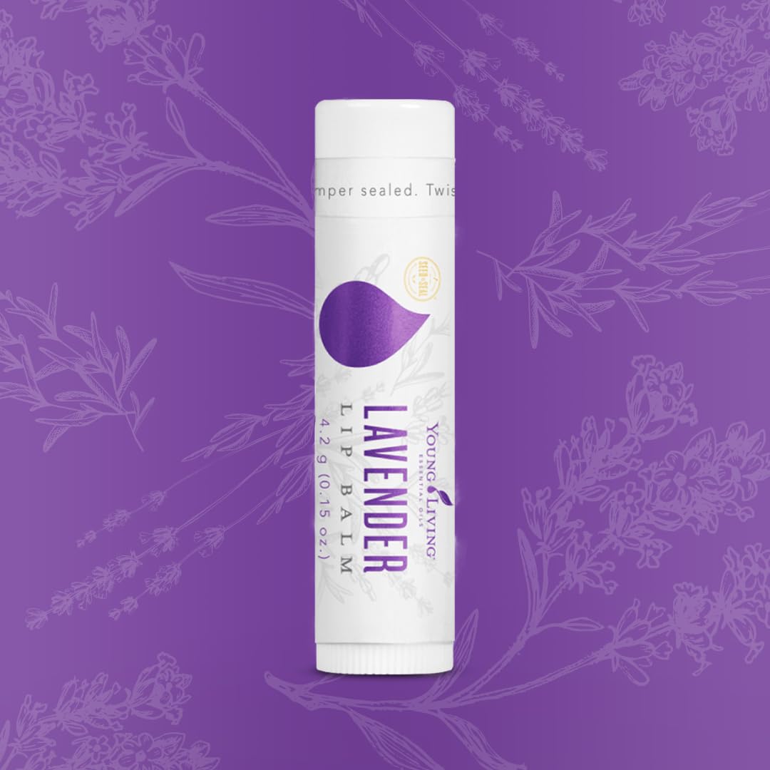 Texture hydratante du baume Lavande Young Living pour des lèvres douces toute la journée.