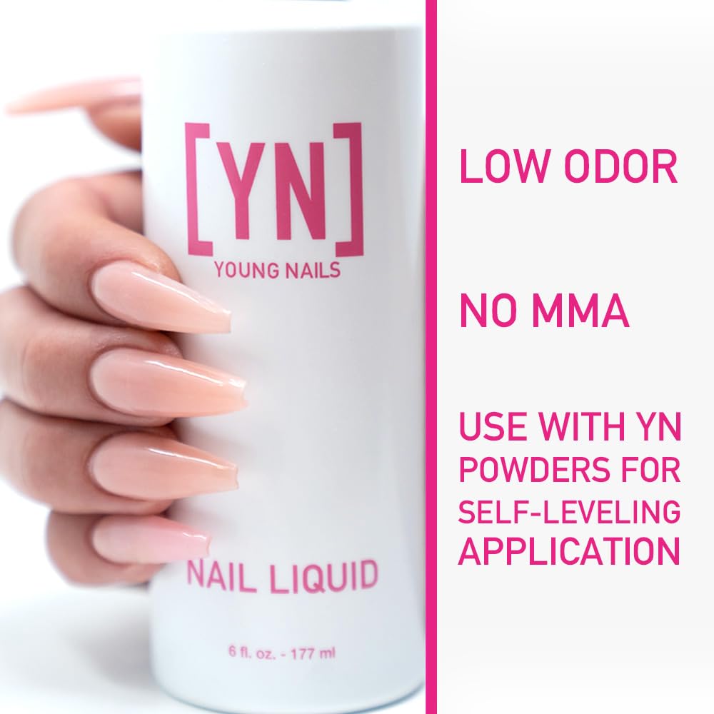 Young Nails Monomere: application auto-nivelante pour une finition lisse.