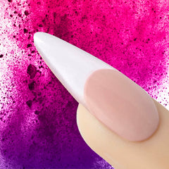 Young Nails Poudre Acrylique Core - Pink Pale, accentue la longueur avec une finition lisse.