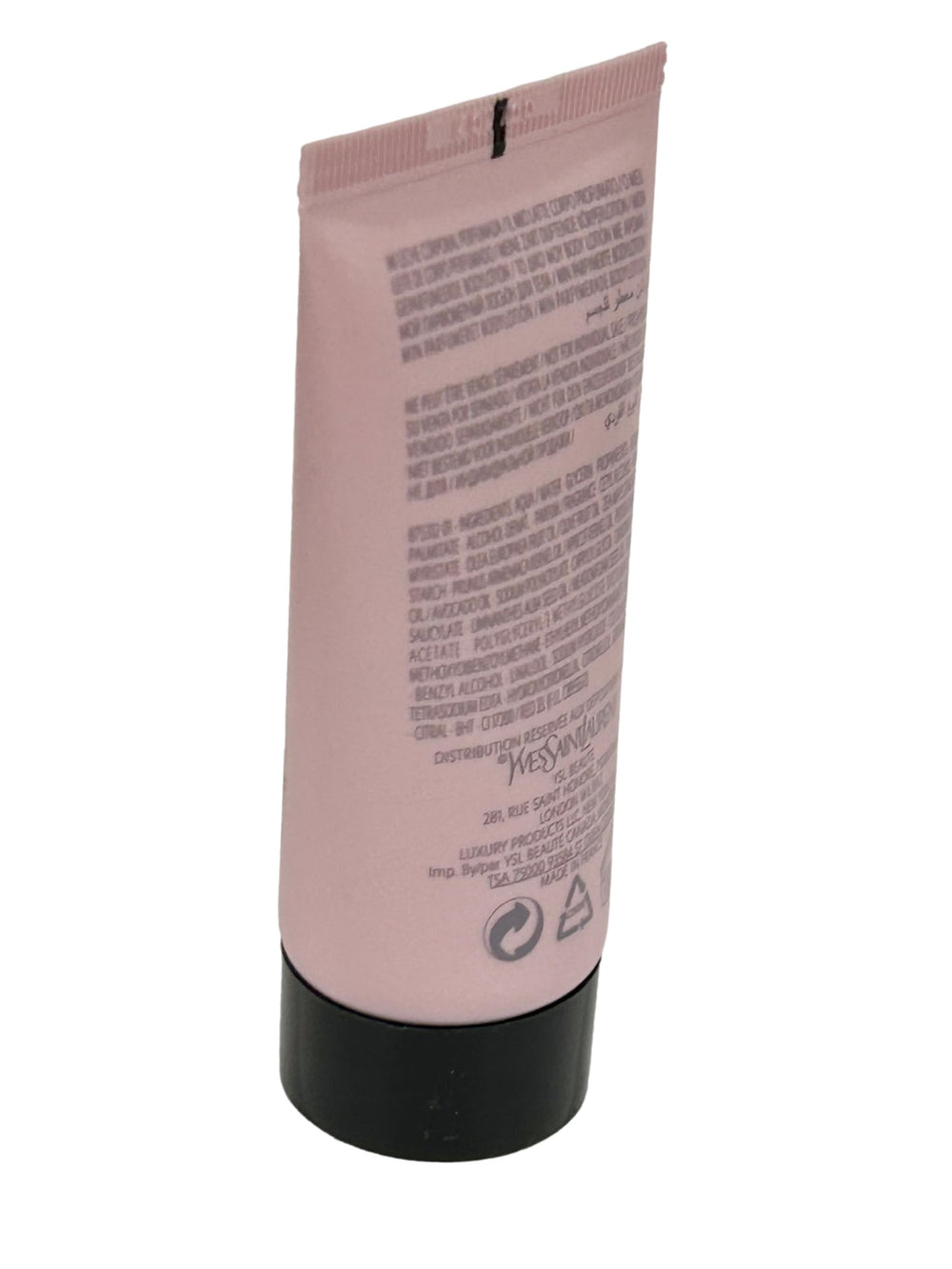 Application de MON PARIS – lotion parfumée pratique en déplacement
