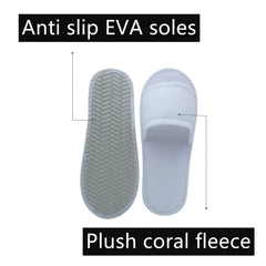 Chaussons Zentriqlla jetables avec semelles antidérapantes pour sols mouillés.
