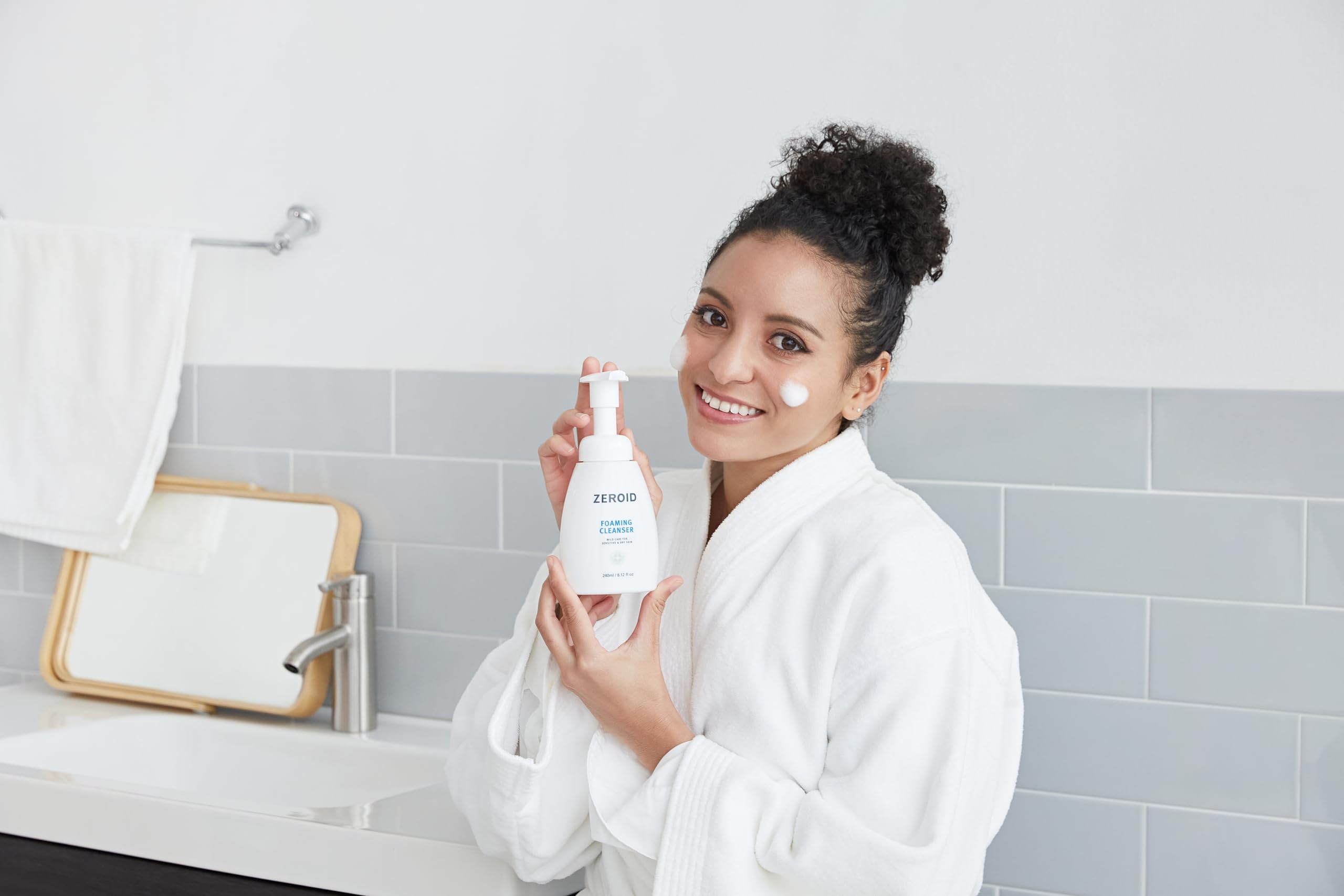 ZEROID Mousse nettoyante visage — extrait d'orange amère pour une protection potentielle