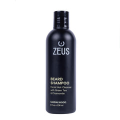 ZEUS Shampoing Barbe: bouteille en main, nettoyage en profondeur et fraîcheur durable.