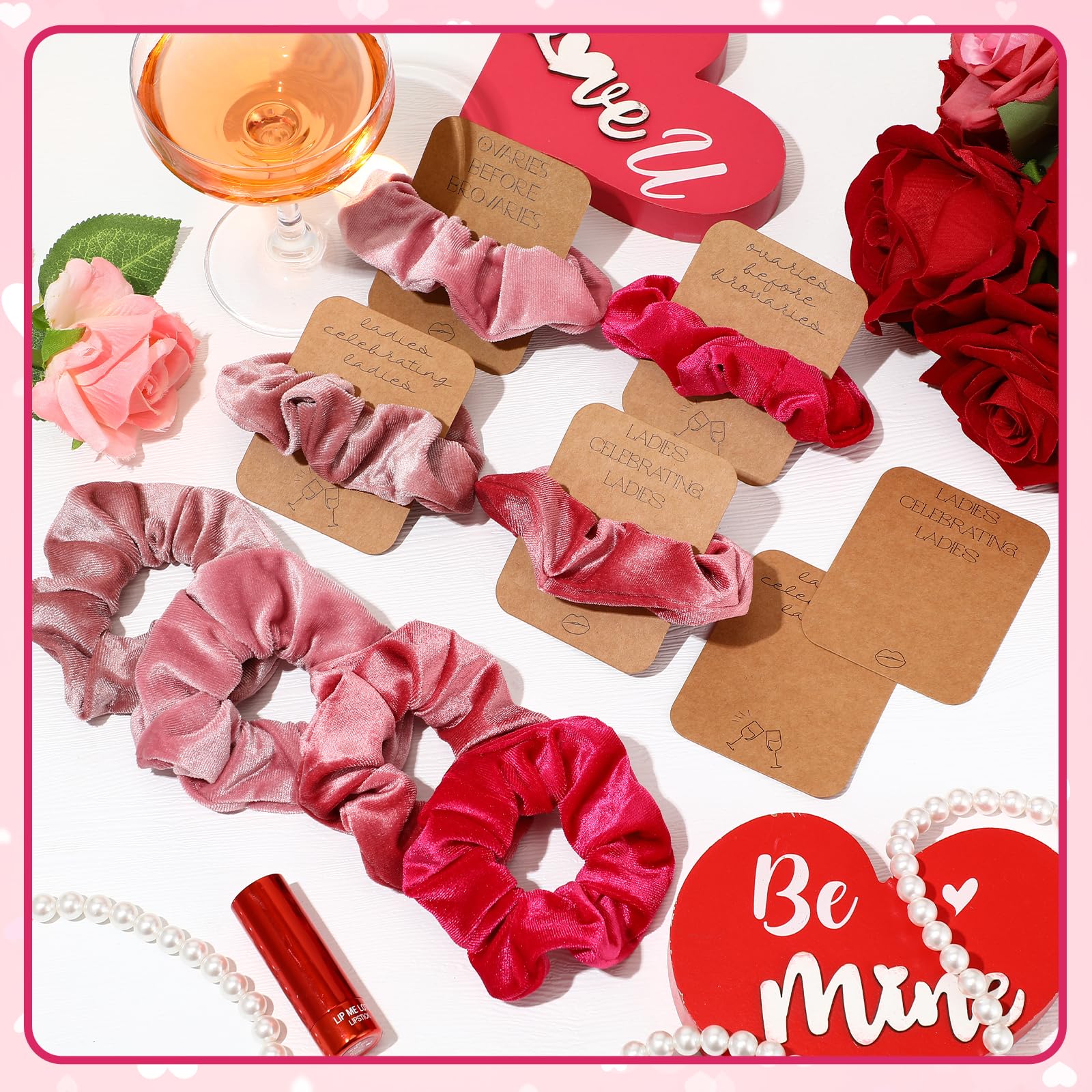 Ensemble Velours Rose Zeyune, esprit festif et coordonné grâce aux cartes kraft.