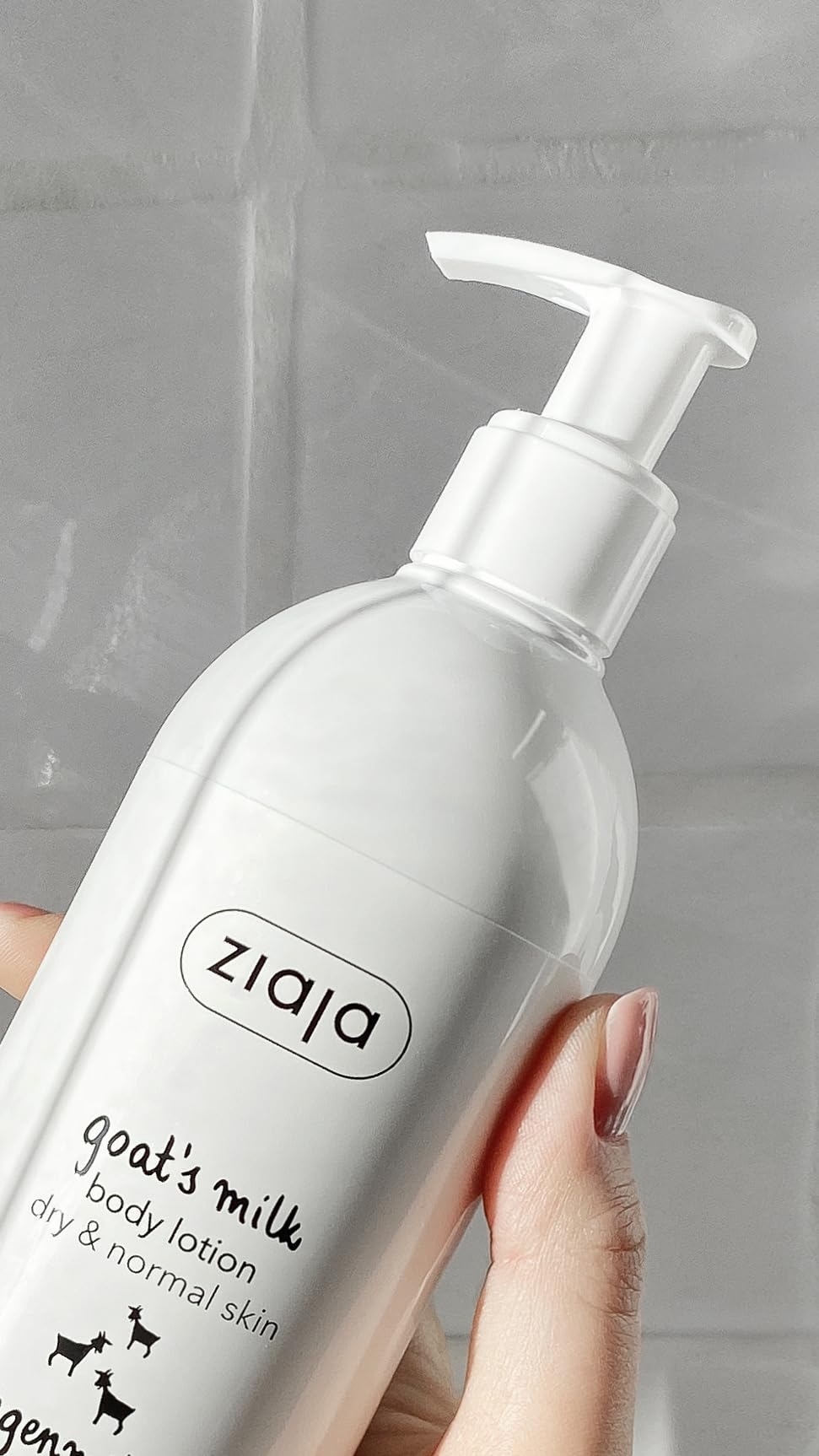Lait Ziaja au chèvre, texture crème onctueuse pour nourrir la peau.