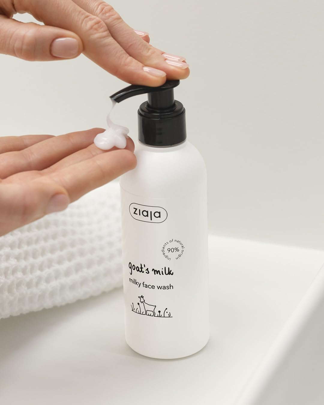 Ziaja Nettoyant visage sans rinçage — soin rapide pour peau fraîche et nette.