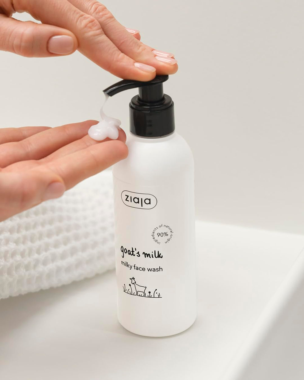 Ziaja Nettoyant visage sans rinçage — soin rapide pour peau fraîche et nette.