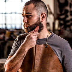 Utilisation en voyage avec la brosse ZilberHaar pour barbe et moustache.