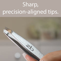 Pince pour sourcils à pointe inclinée, définition nette des sourcils.
